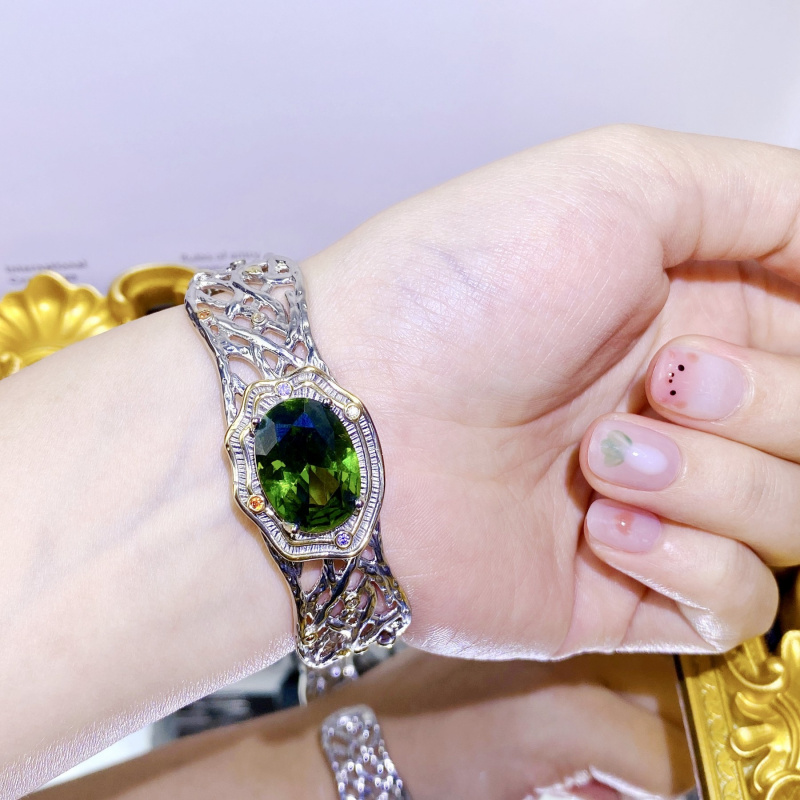 Used Jewelry Watches - Zestaw ozdob z motywem ducha: naszyjnik,