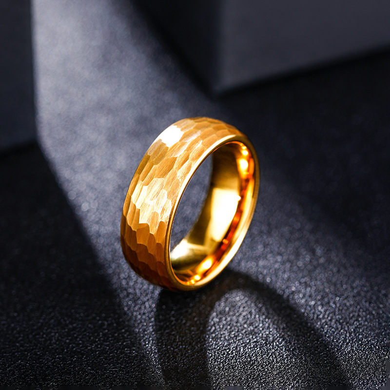 Młotkowane wieloaspektowe pier – Titanium Steel Ring recenzja i cena